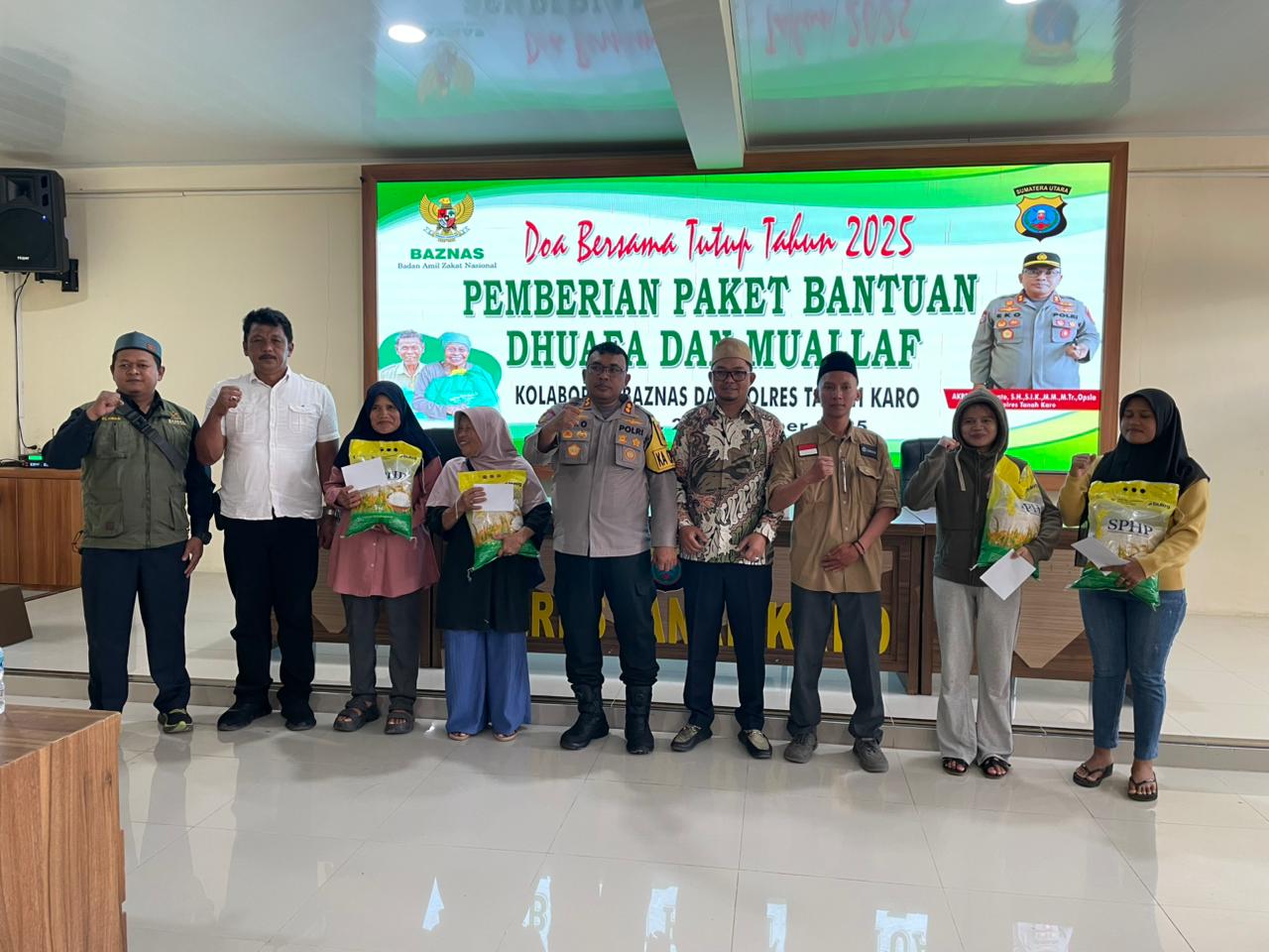 Penyaluran Paket Bantuan Dhuafa dan Muallaf